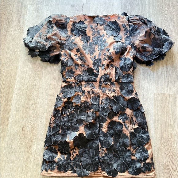 elliatt rosalind black floral applique 3d puff sleeve mini dress size large NEW - Picture 6 of 8